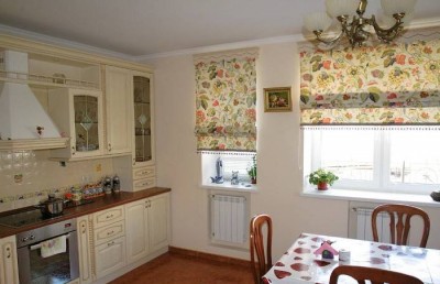 Короткие шторы на кухню - римские шторы