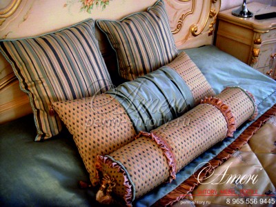 Декоративные подушки в спальне
